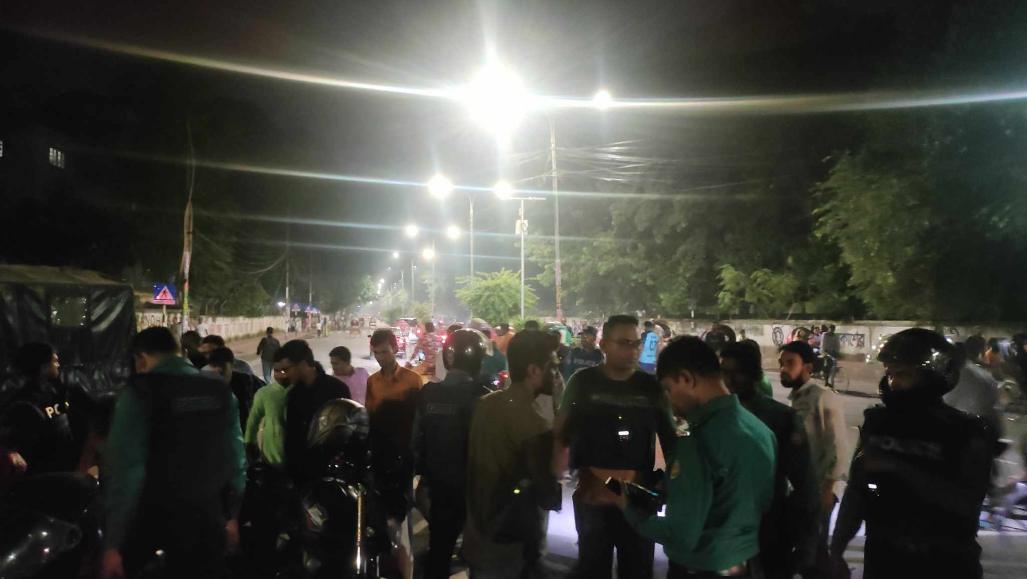 এবার ঢাকা বিশ্ববিদ্যালয়ে ককটেল বিস্ফোরণ